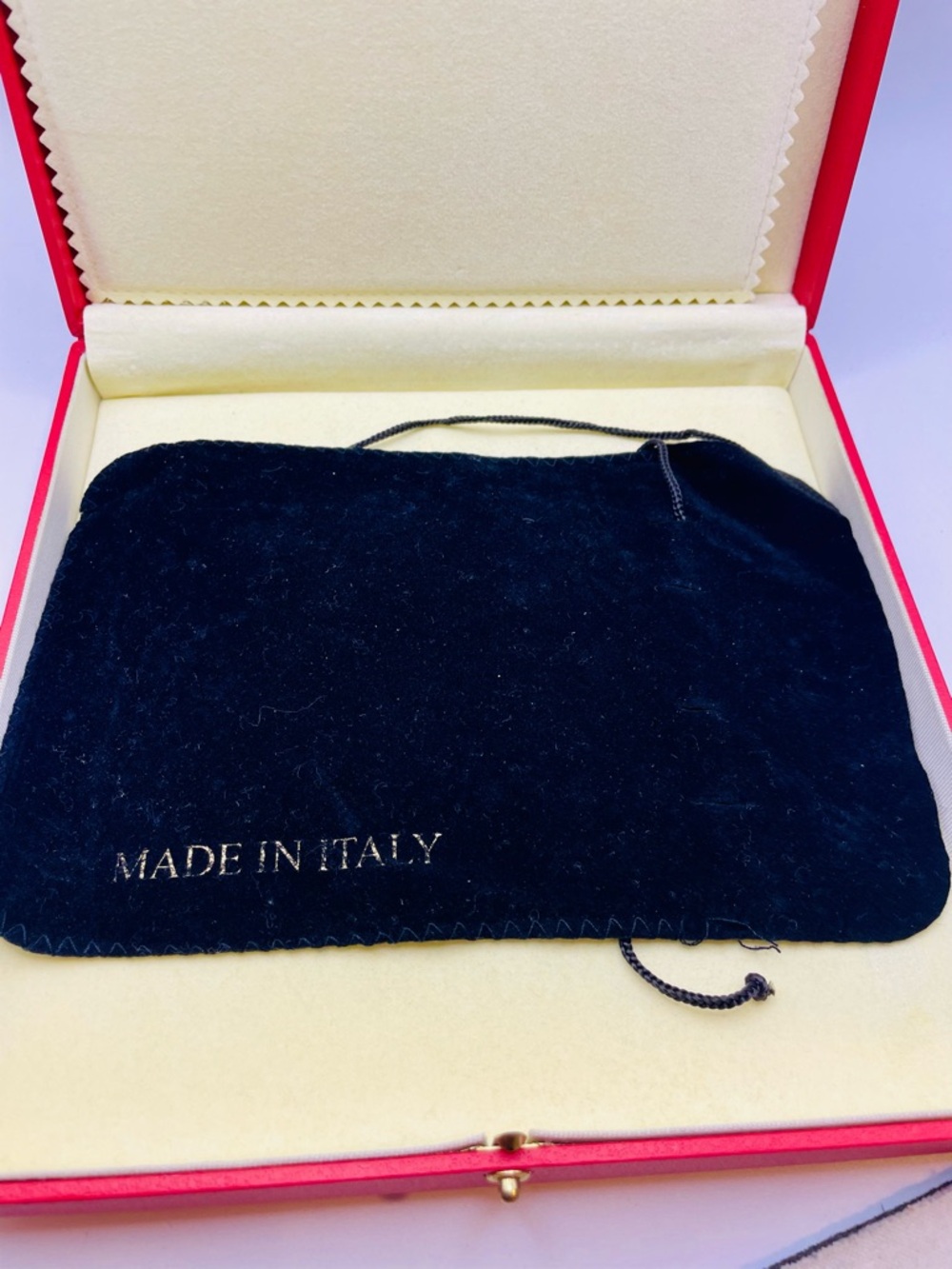 Gumps Faux Leather Necklace Jewelry Hinged Presentation Box in Cream and Red - Picture 4 of 8